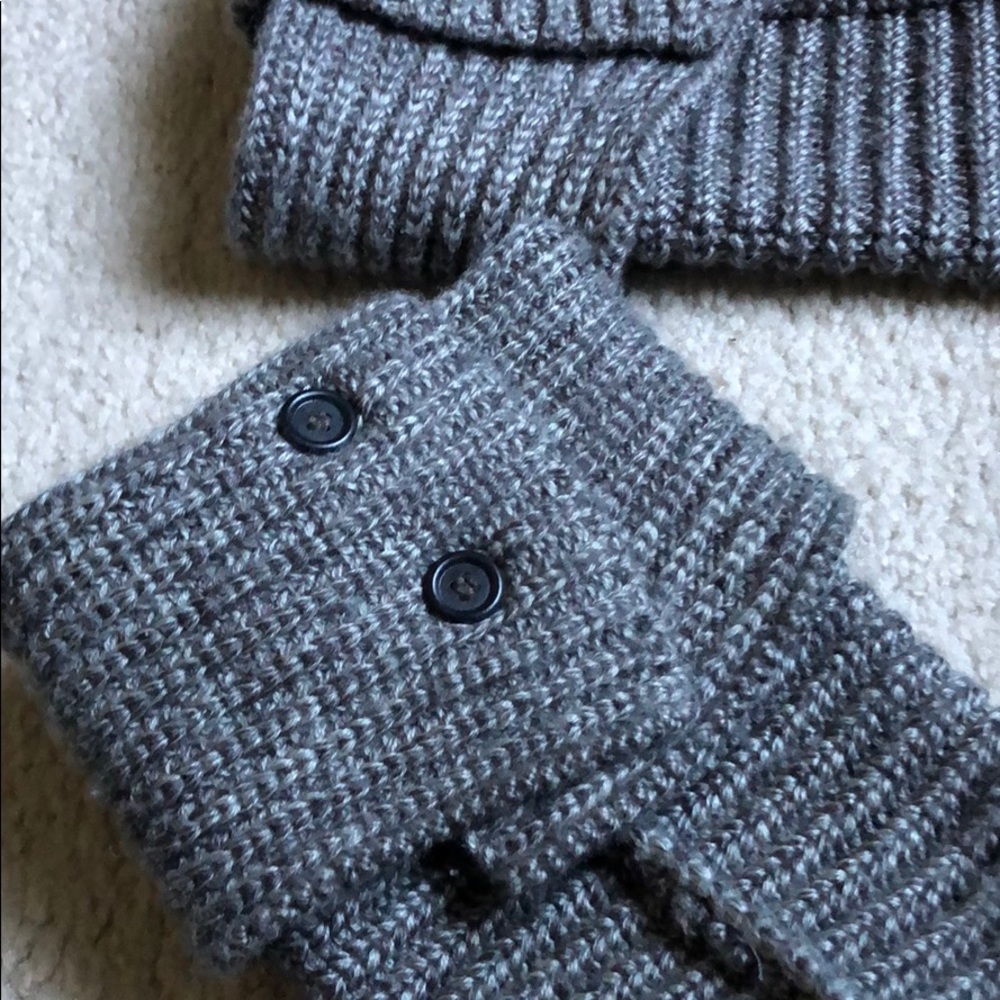 UGG classic cardy button detailed knit boot - Picture 4 of 7